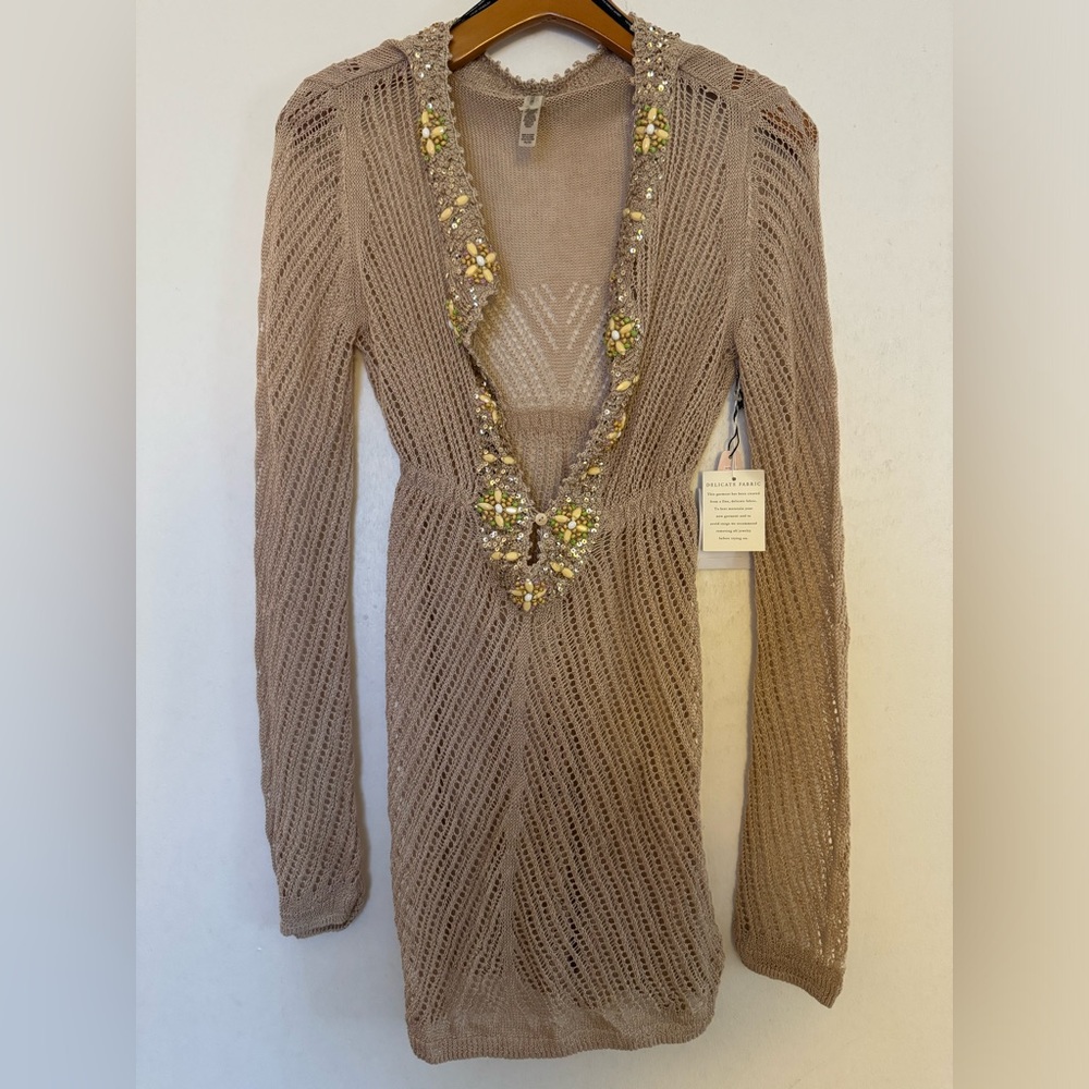 VICTORIAS SECRET Tan beaded/embroidered Swimsuit Coverup. Size:Medium NWT